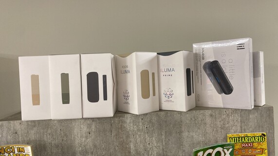 nicotina sigaretta elettronica online Foto Iqos, Immagini e Vettoriali main image 0